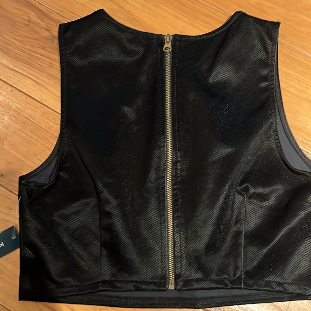 Crop leather like western style tank size large rodeo